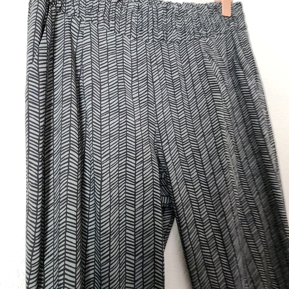 ATHLETA Tropic Aliso Pant elastic waistband in green print size 10 - Picture 3 of 9